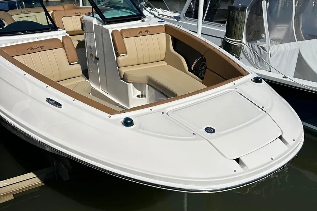 2014 Sea Ray 240 Sundeck Outboard thumbnail 1