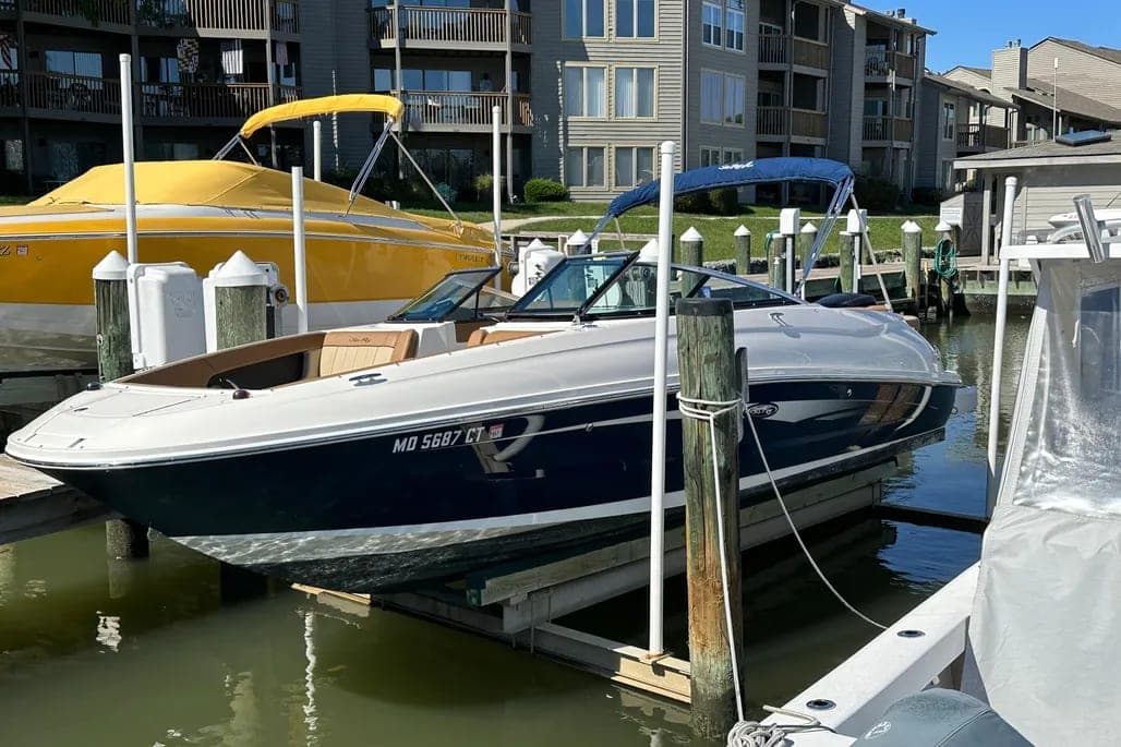 2014 Sea Ray 240 Sundeck Outboard