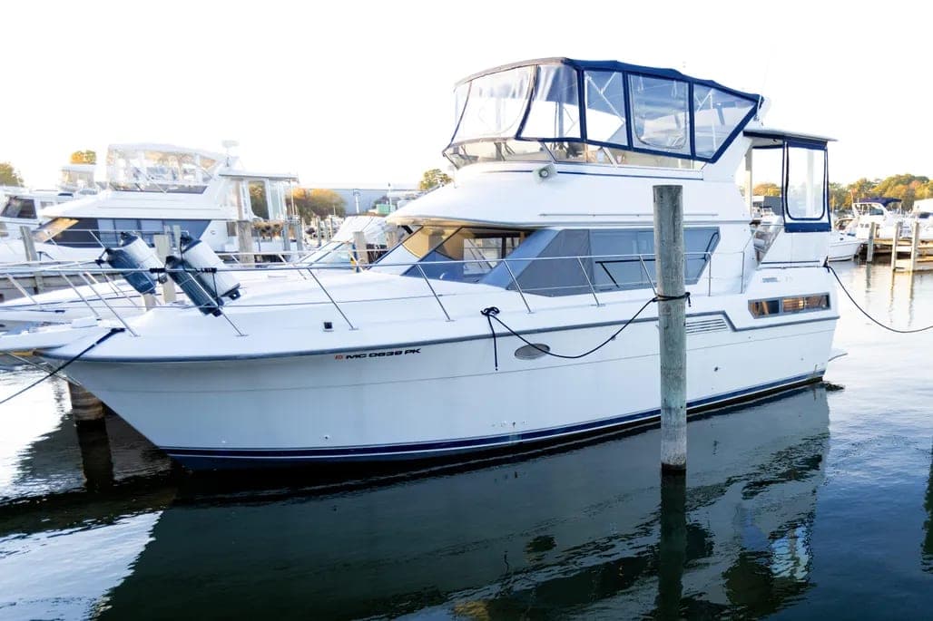 1994 Carver 370 Motor Yacht