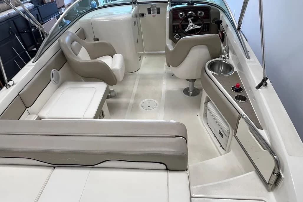 2011 Sea Ray 240 Sundeck thumbnail 2