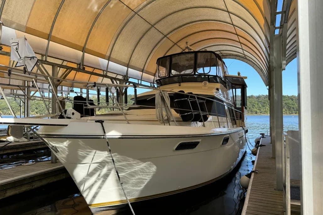 1991 Carver 42 Aft Cabin Motoryacht thumbnail 2