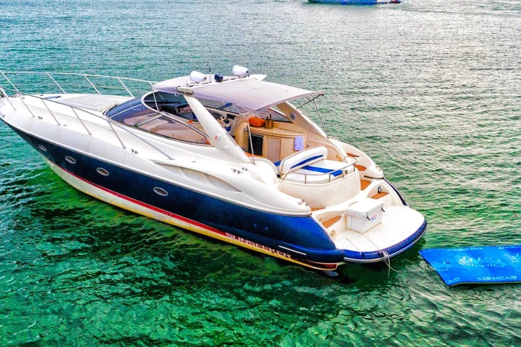 2001 Sunseeker Camargue 44 thumbnail 1