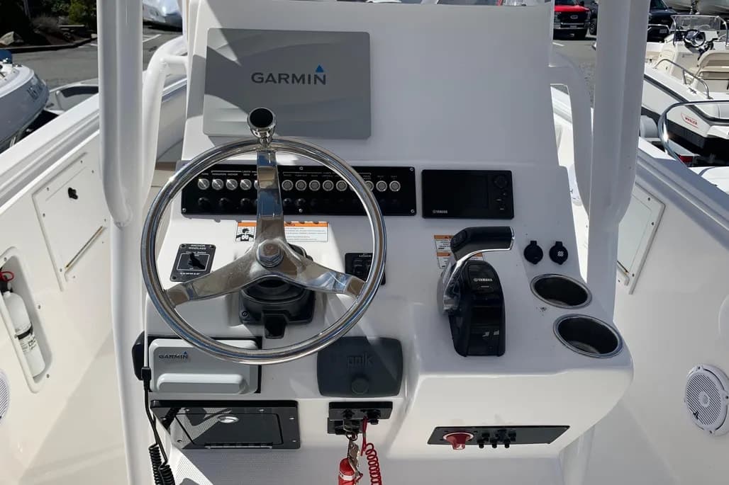 2017 Edgewater 245 CC thumbnail 2