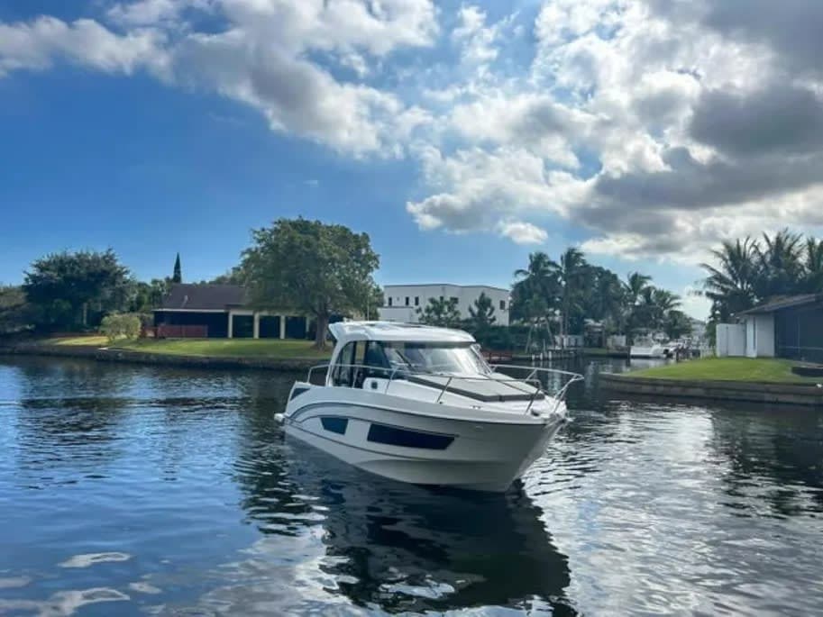 2025 Beneteau Antares 9 thumbnail 2