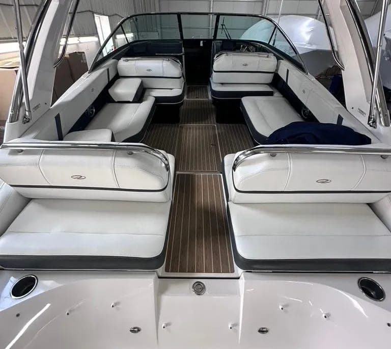 2015 Regal 2800 Bowrider thumbnail 2