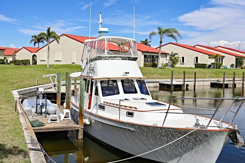 2000 Legacy Flybridge Downeast thumbnail 1