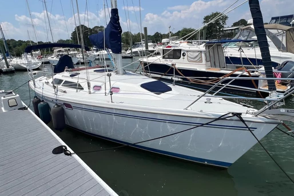 2005 Catalina 2005 Catalina 320 thumbnail 1