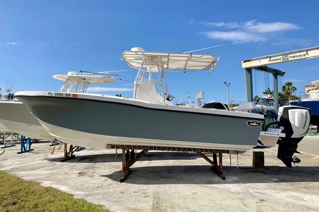 2021 Dusky 252 T thumbnail 1