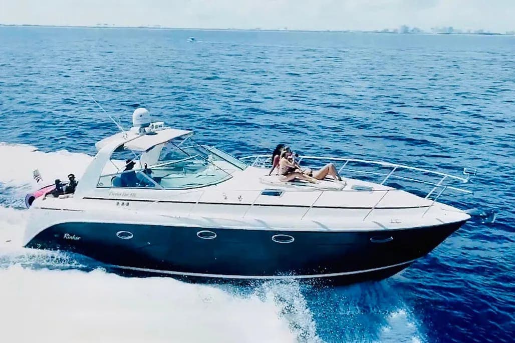 2005 Rinker Fiesta Vee 410