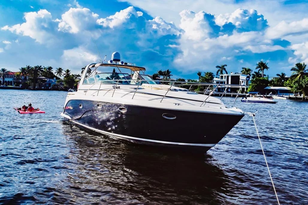 2005 Rinker Fiesta Vee 410 thumbnail 1