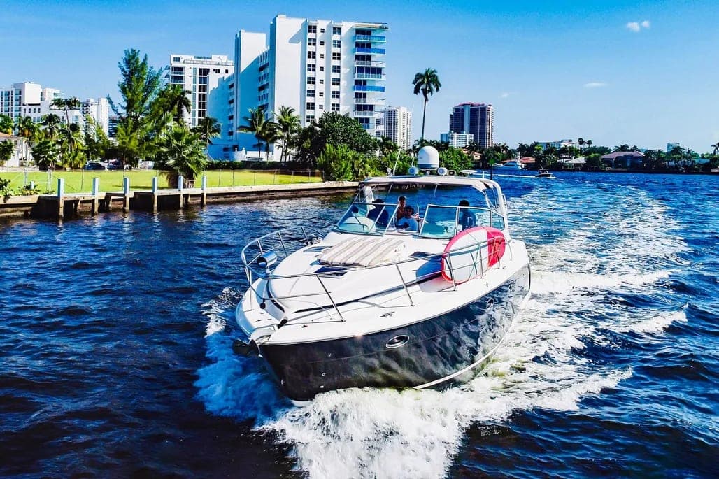 2005 Rinker Fiesta Vee 410 thumbnail 2