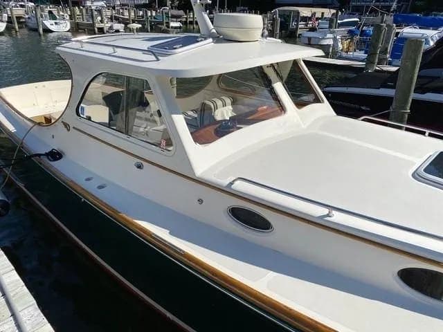 2002 Hinckley Picnic Boat Classic thumbnail 1