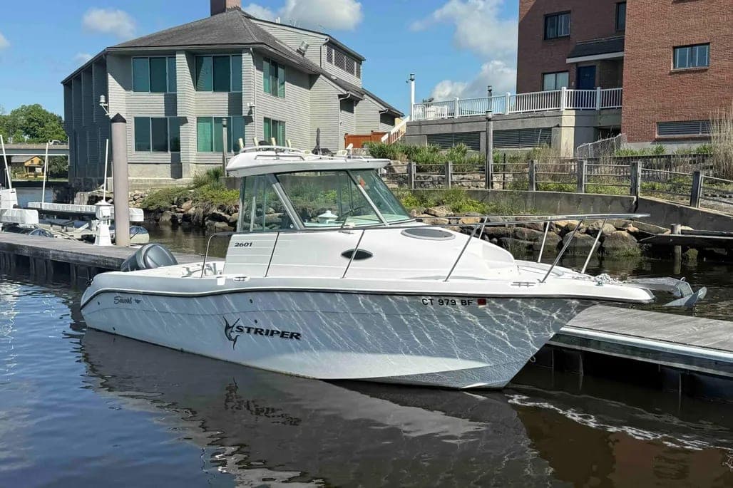 2005 Seaswirl Striper 2601 Walkaround O/B