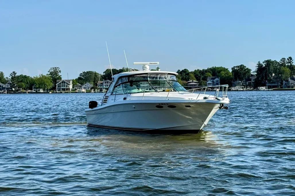 1998 Sea Ray 370 Express Cruiser thumbnail 2