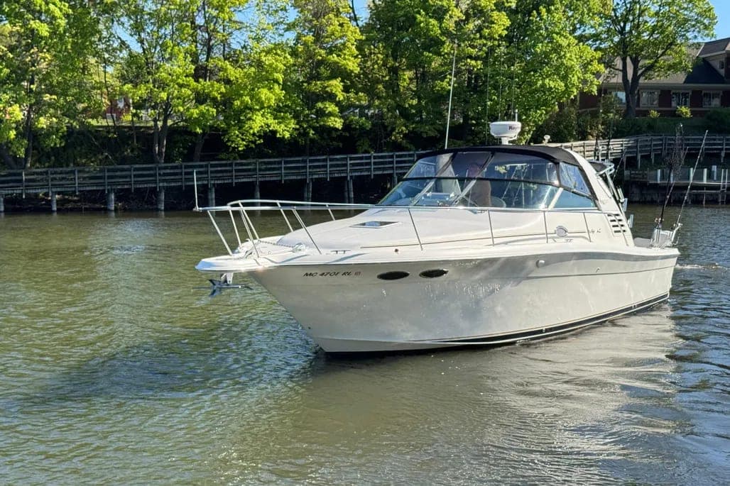 1997 Sea Ray 330 Express Cruiser thumbnail 2