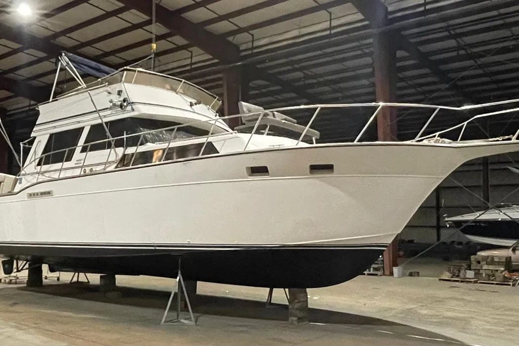 1989 Marinette 41 Marquis Convertible