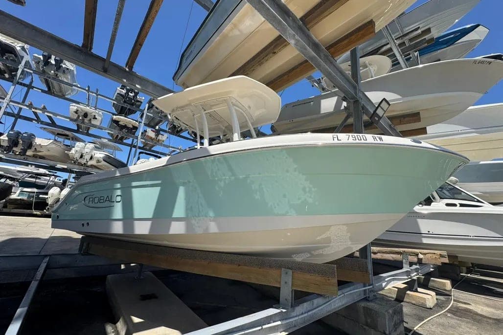 2019 Robalo R222 Center Console thumbnail 2