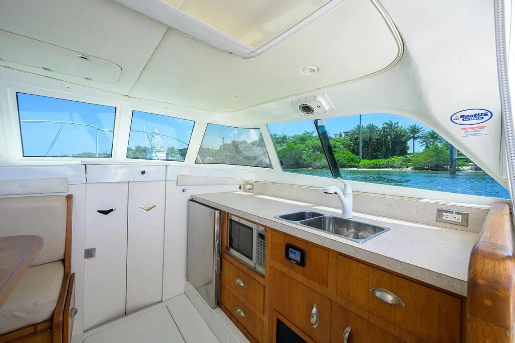 1979 Bertram 31 Flybridge Cruiser thumbnail 1
