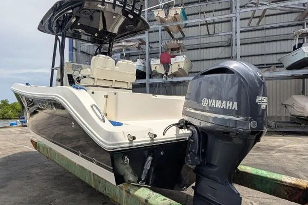 2014 Cobia 237 Center Console thumbnail 2