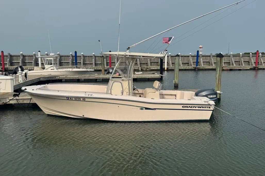 2010 Grady-White 222 Fisherman