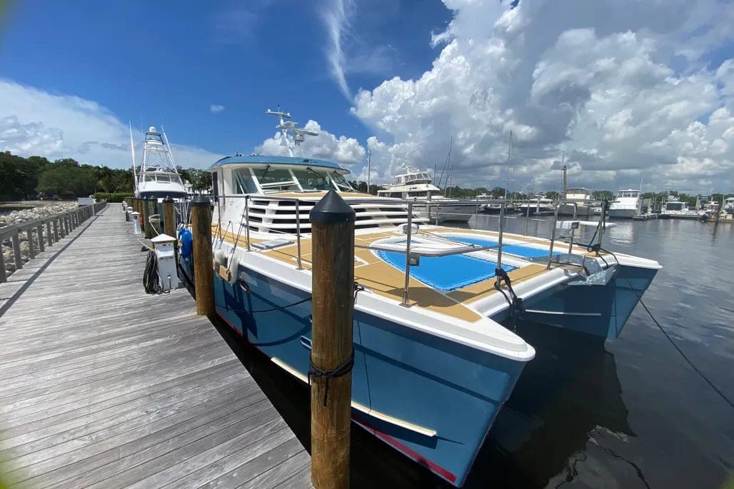 2007 Manta 44 Power Cat thumbnail 1