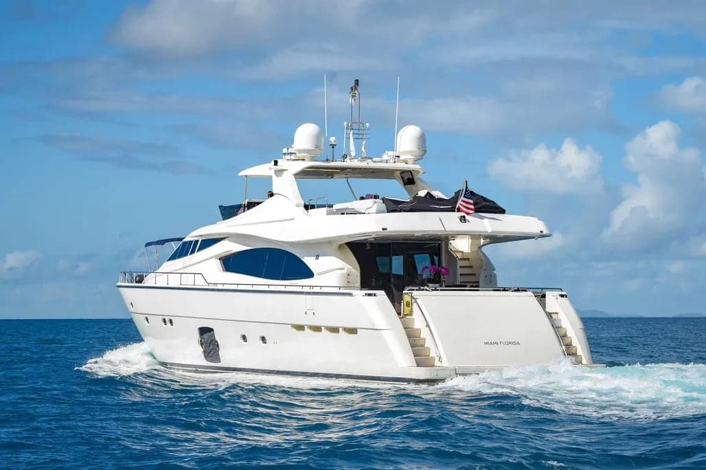 2006 Ferretti Yachts 881