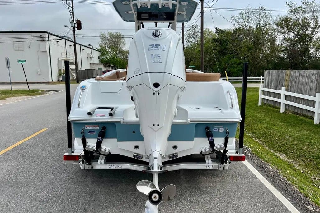 2025 Sea Hunt Ultra 235SE thumbnail 2