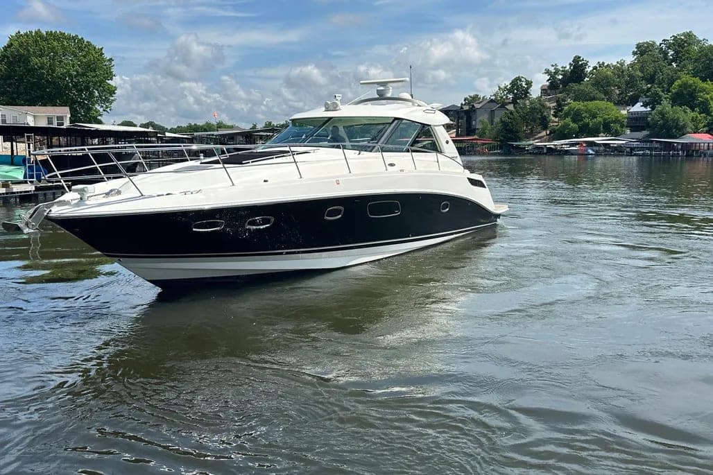 2010 Sea Ray 450 thumbnail 2