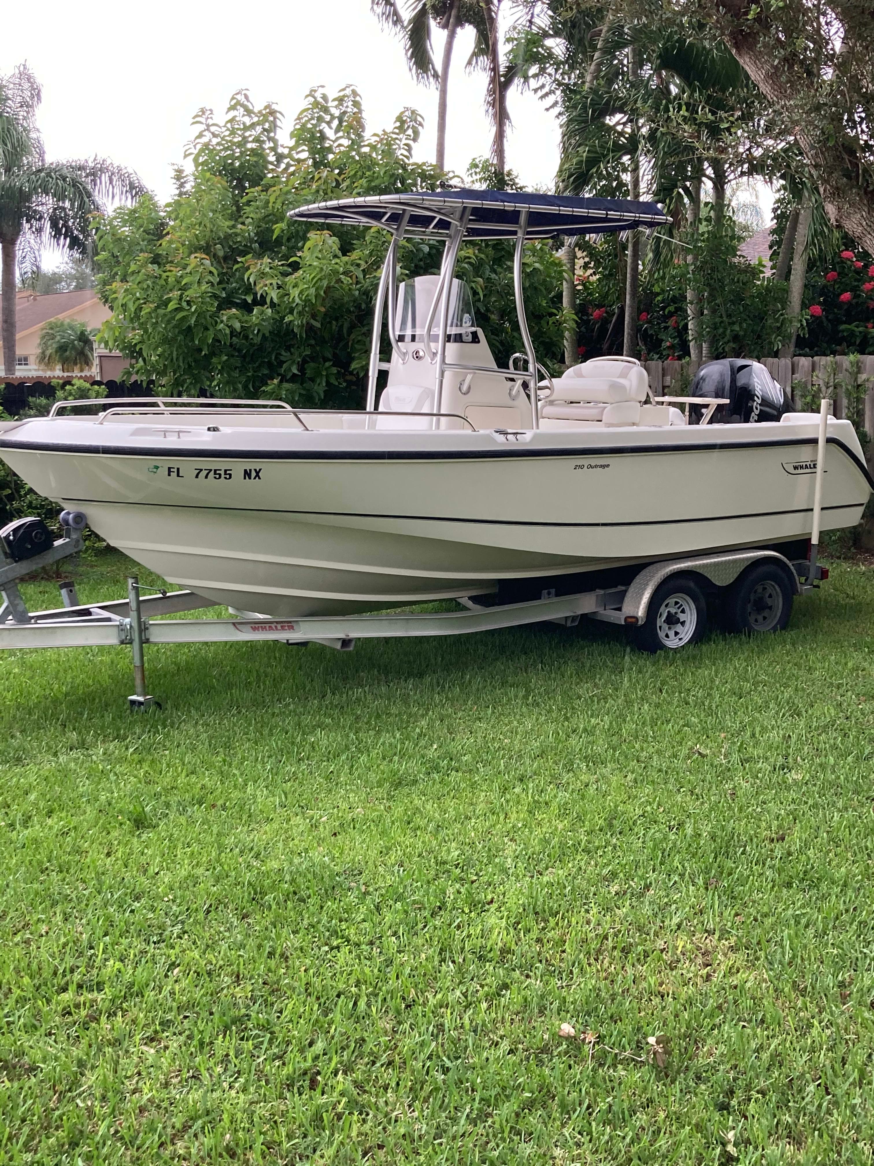 2008 Boston Whaler Outrage 210 thumbnail 1
