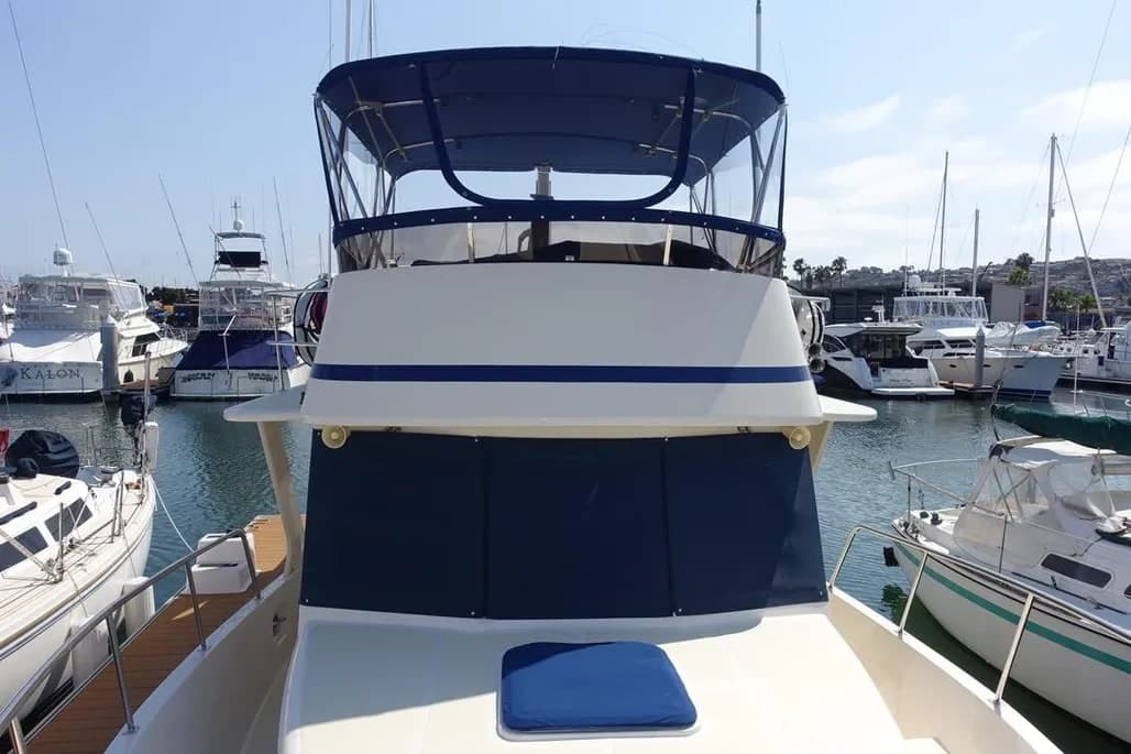 2007 Mariner 35 Flybridge Sedan thumbnail 2