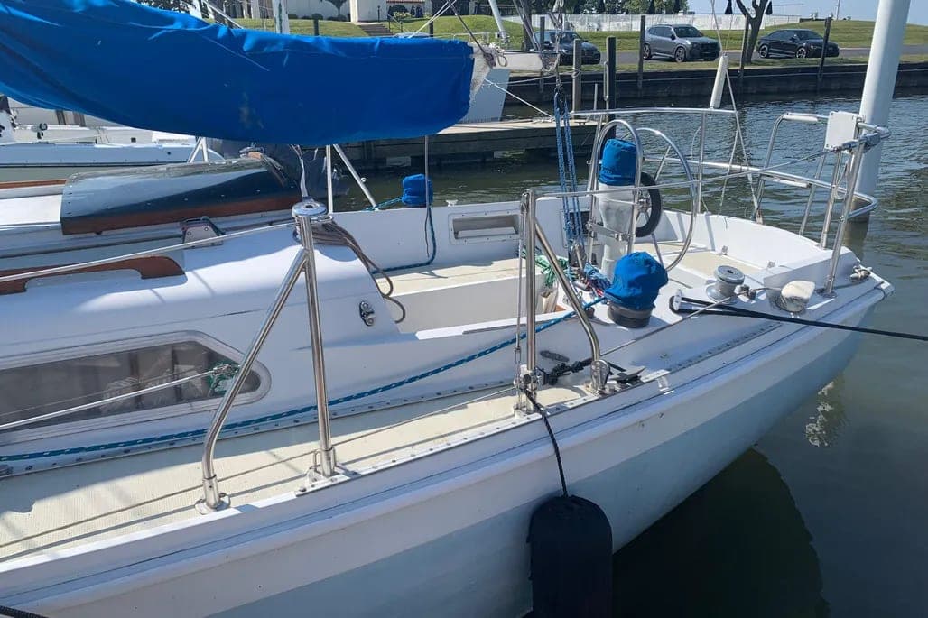 1977 Ericson 27 thumbnail 1