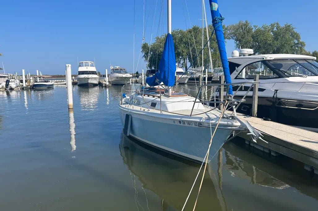 1977 Ericson 27 thumbnail 2