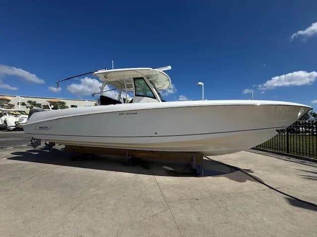 2016 Boston Whaler 350 Outrage thumbnail 1