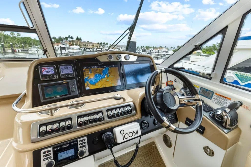 2016 Formula 45 Yacht thumbnail 2