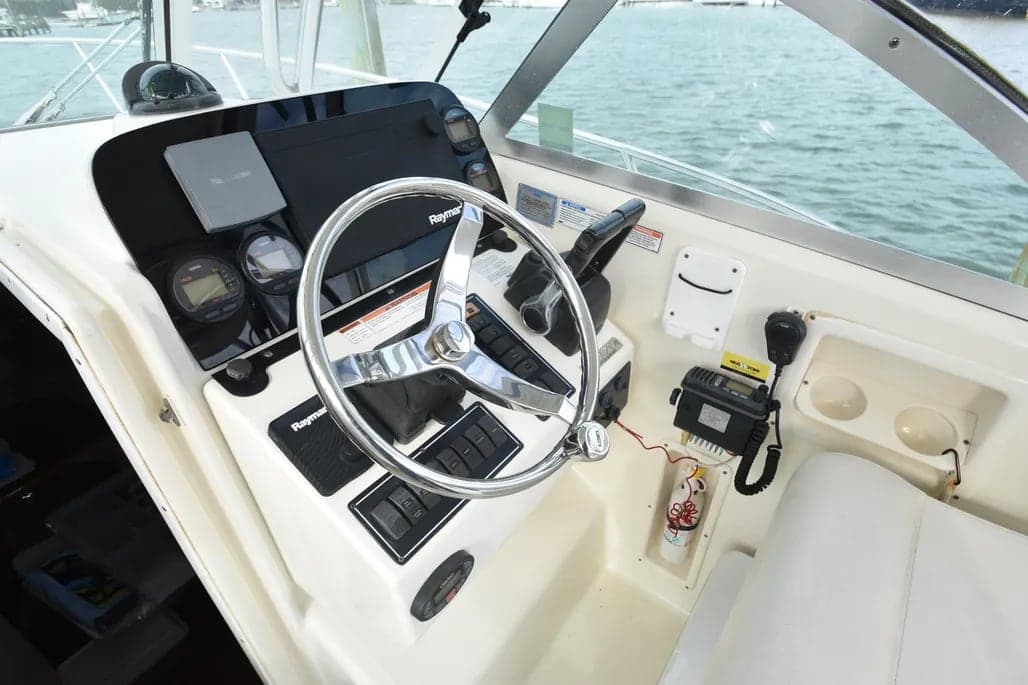 2005 Pursuit 3070 Offshore Express thumbnail 2