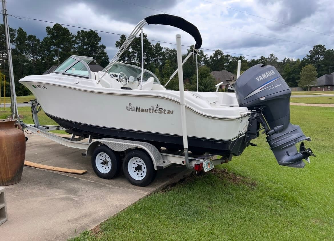 2011 Nautic Star 2000DC