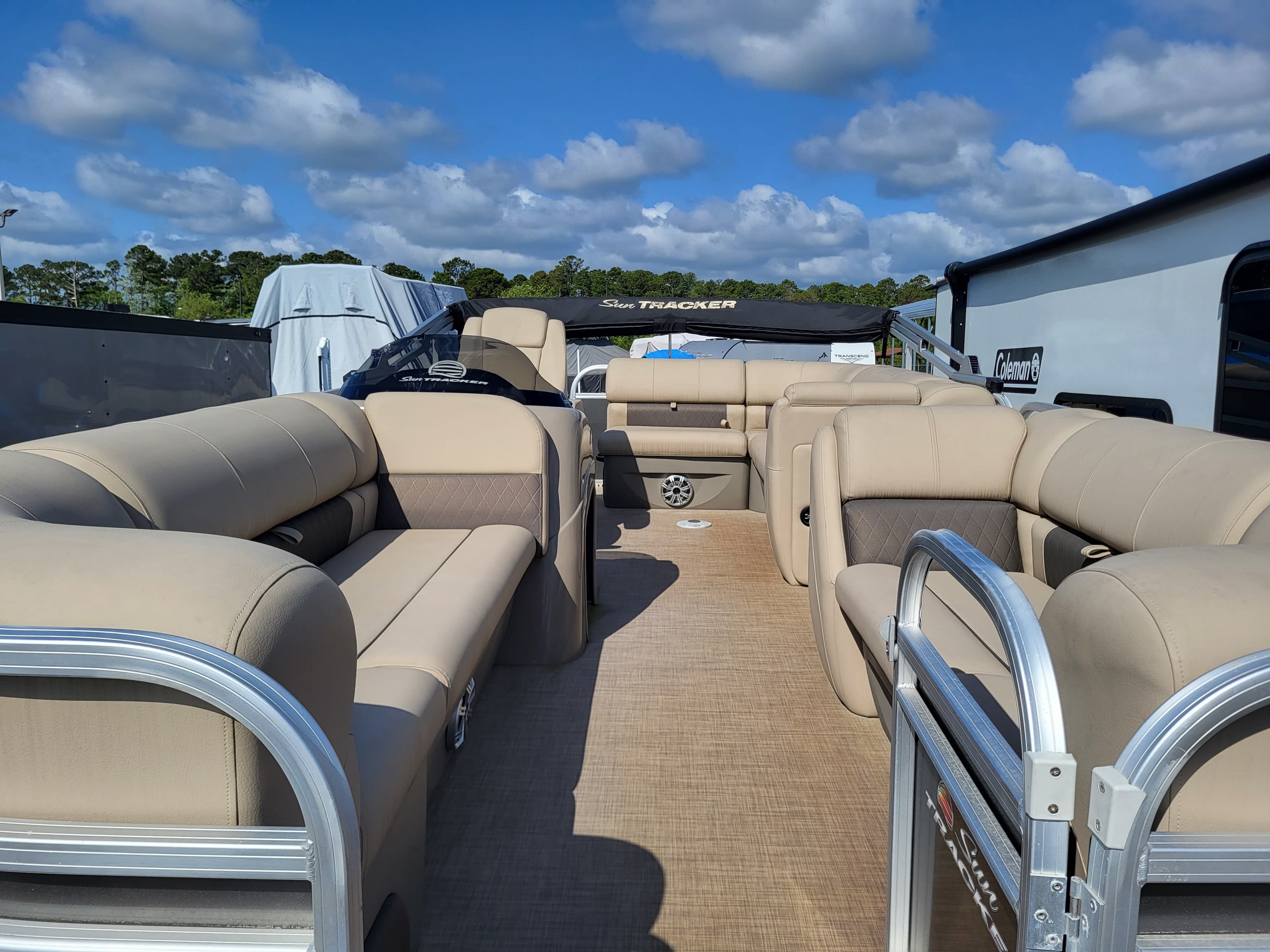 2023 Sun Tracker Party Barge 20DLX