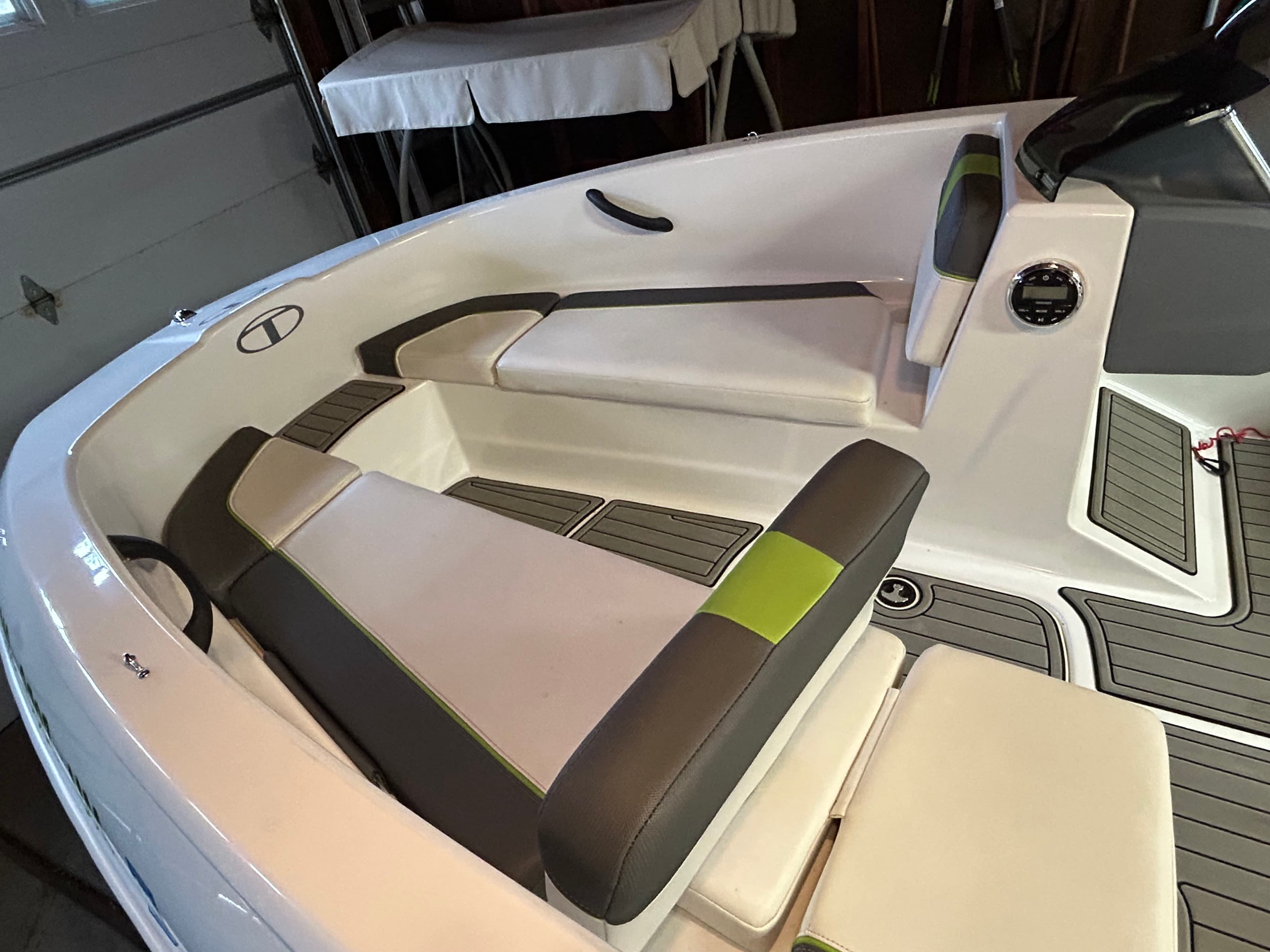 2021 Tahoe T16 thumbnail 1