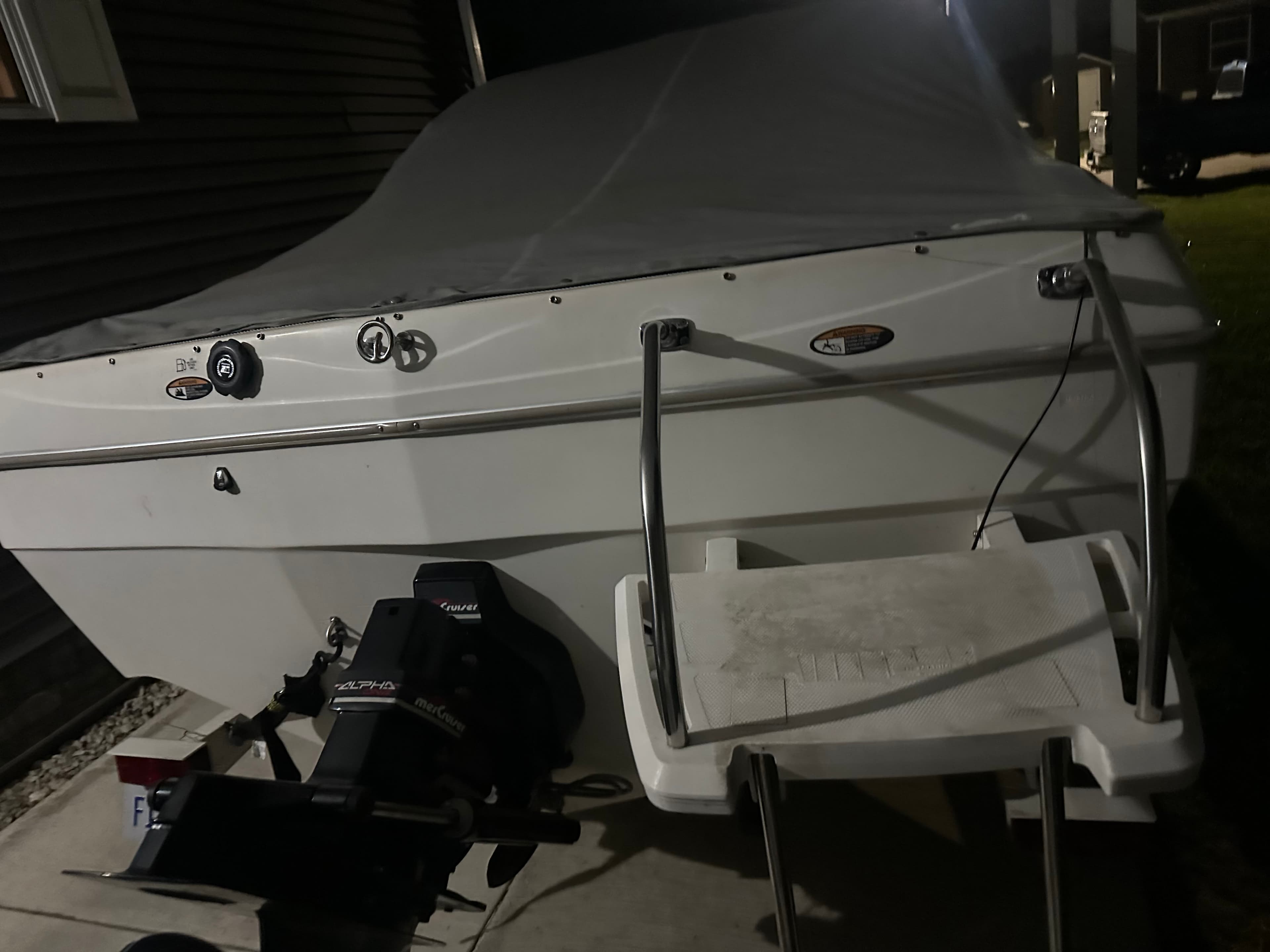 1999 Bayliner Capri cuddly cabin thumbnail 1