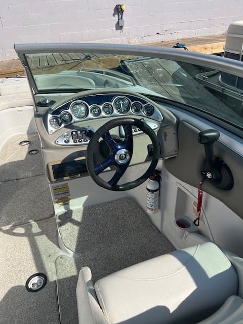 2005 Crownline 260EX thumbnail 1