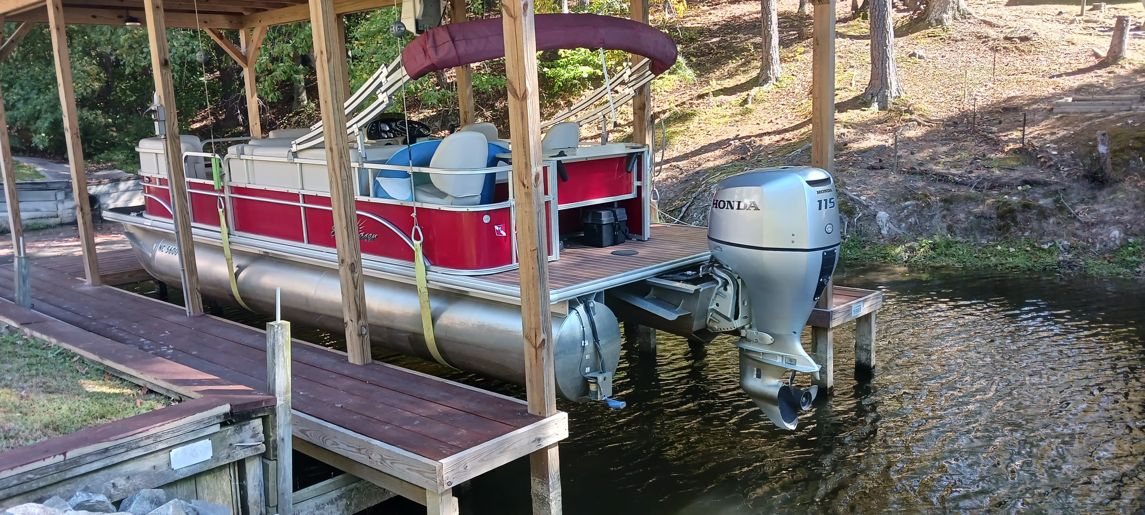 2017 24' Sunchaser Pontoon (Fisher Series) 8522cnf