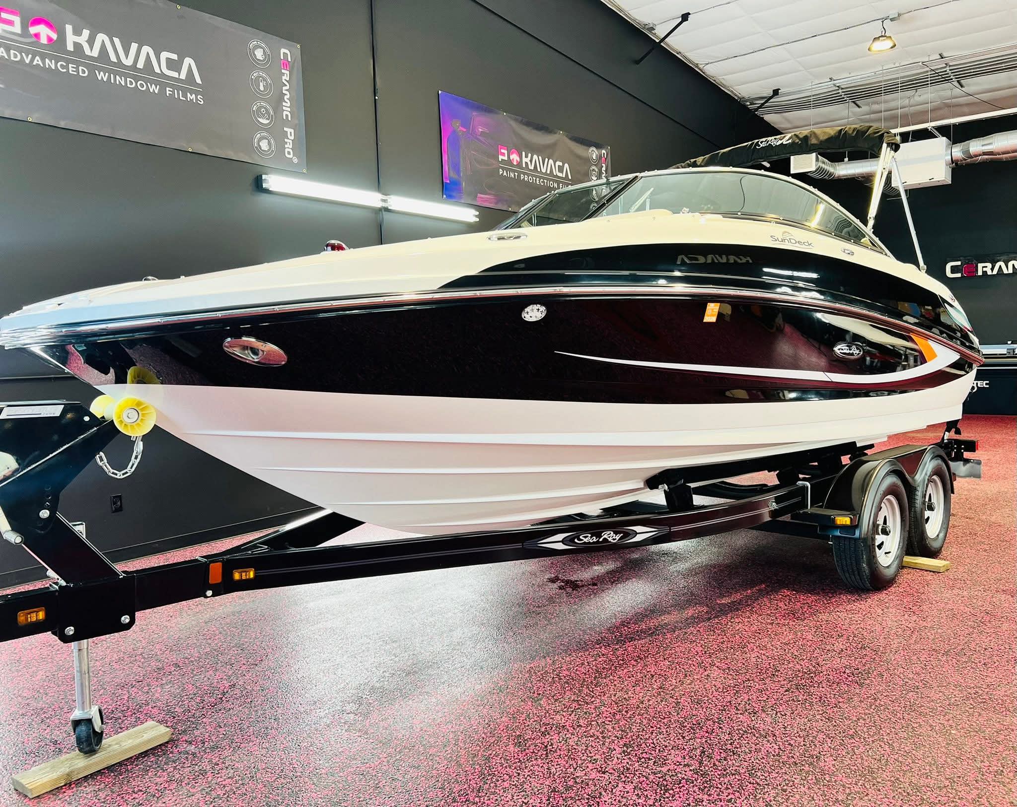 2013 Sea Ray Sundeck 220