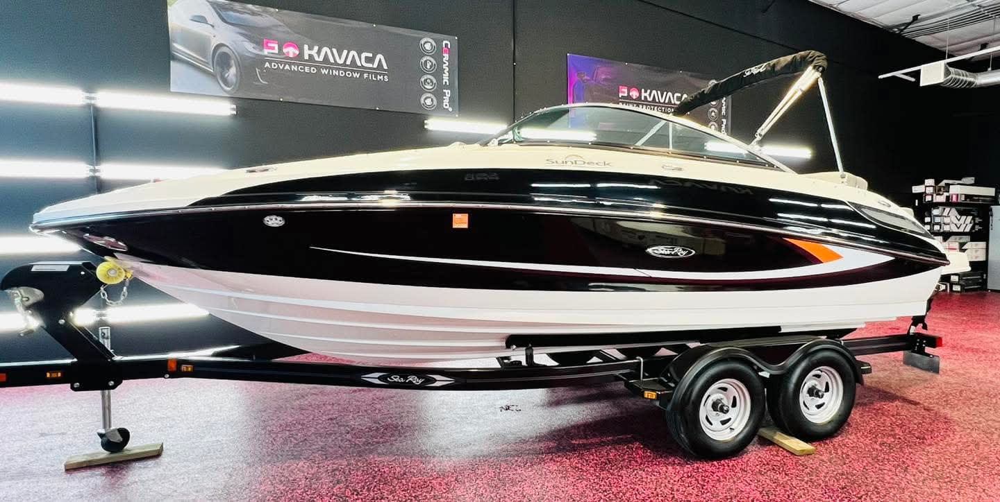 2013 Sea Ray Sundeck 220 thumbnail 1