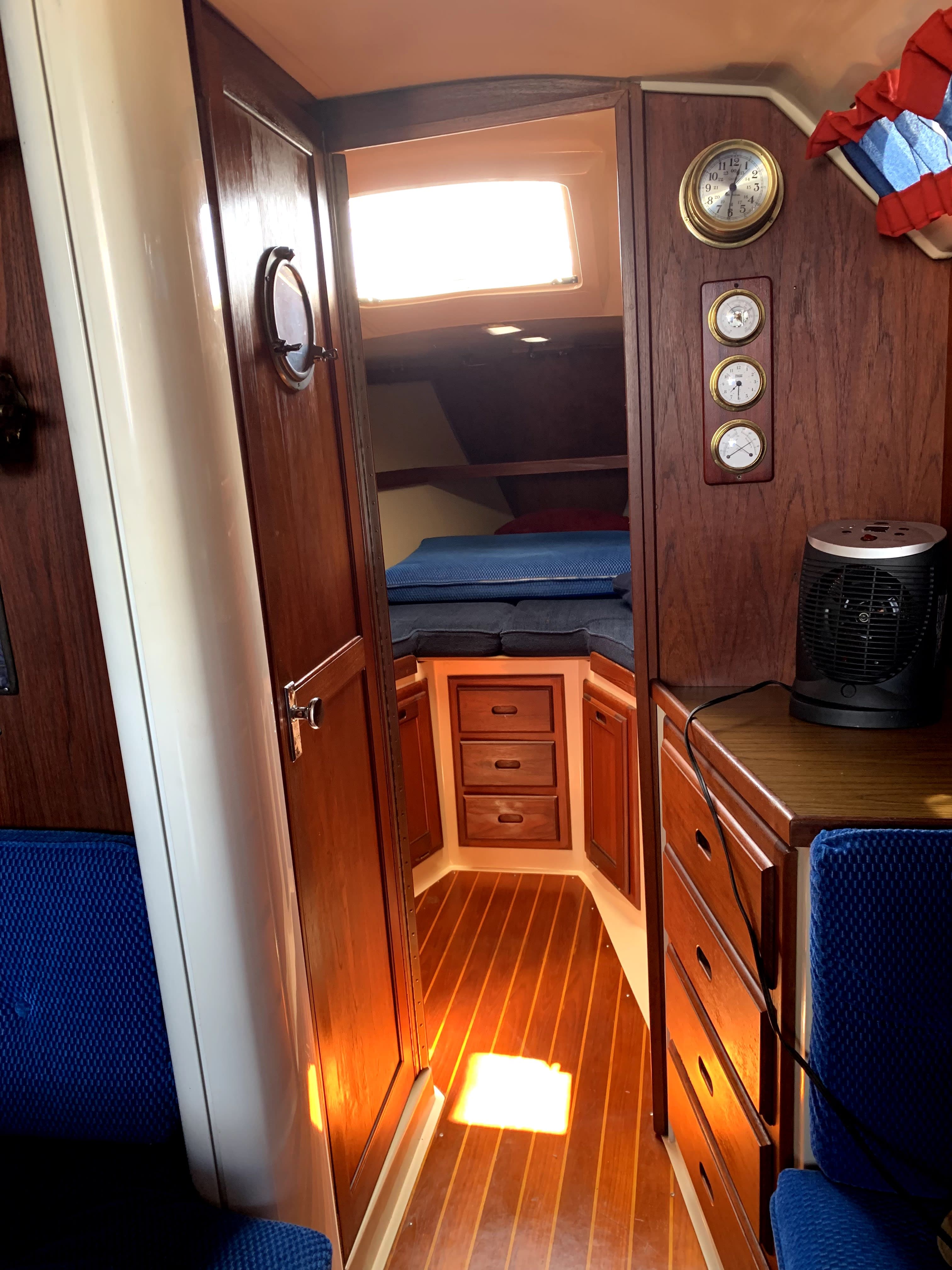 1983 Catalina 36" thumbnail 1