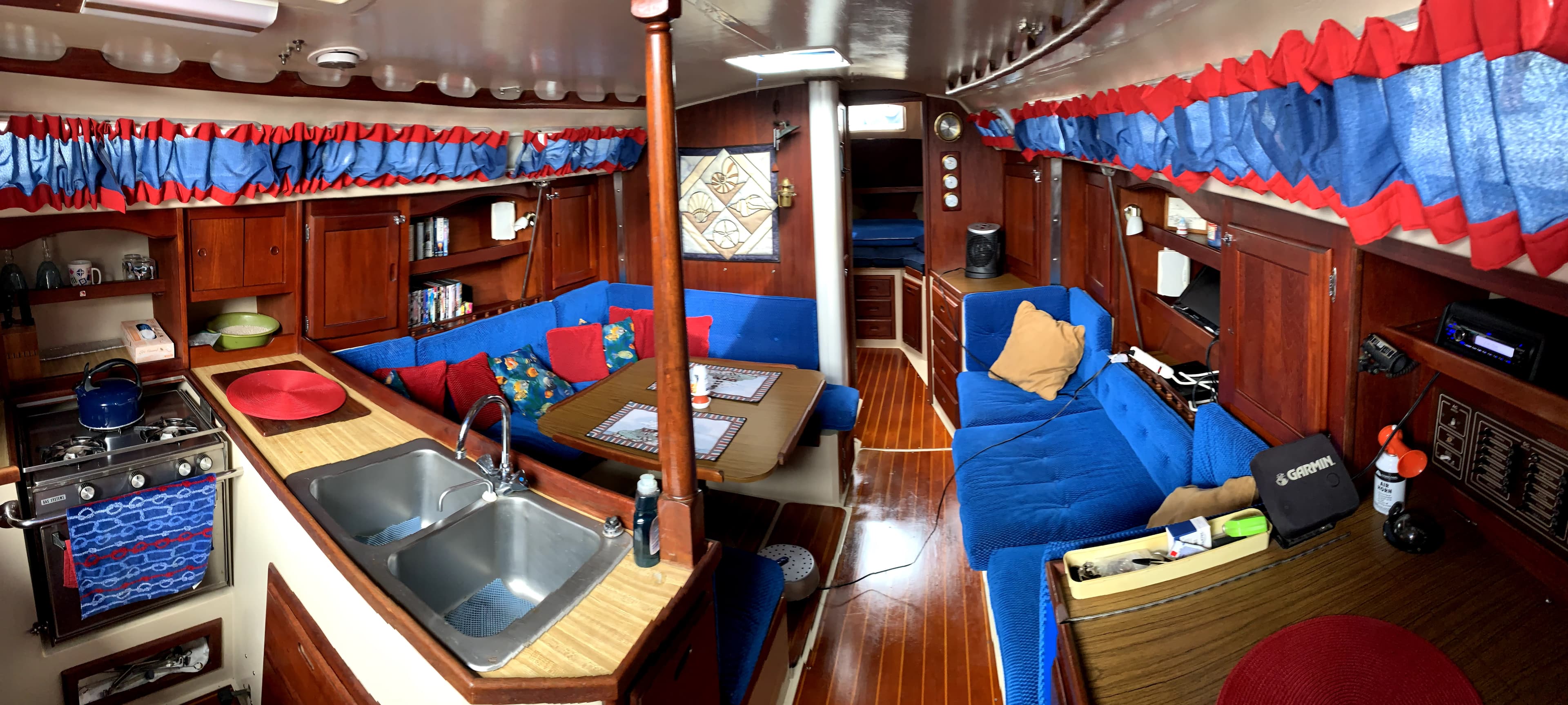 1983 Catalina 36" thumbnail 2