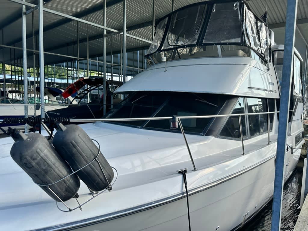 1997 Carver Carver 33 Aft Cabin thumbnail 2