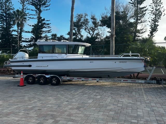 2023 Axopar 28 Cabin