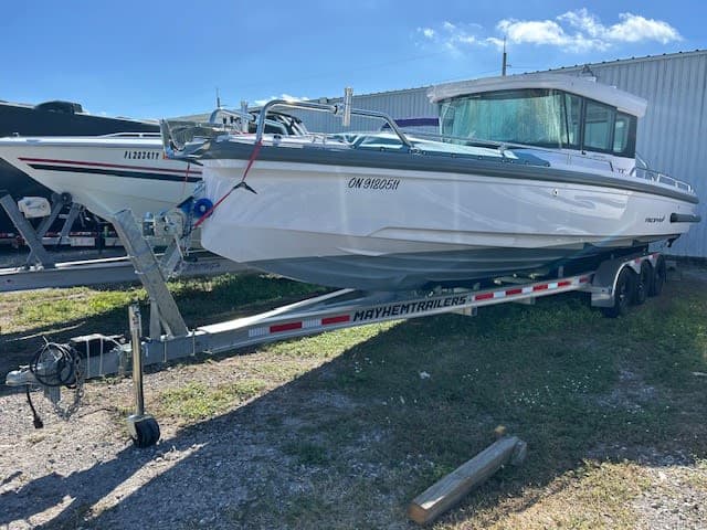 2023 Axopar 28 Cabin thumbnail 2