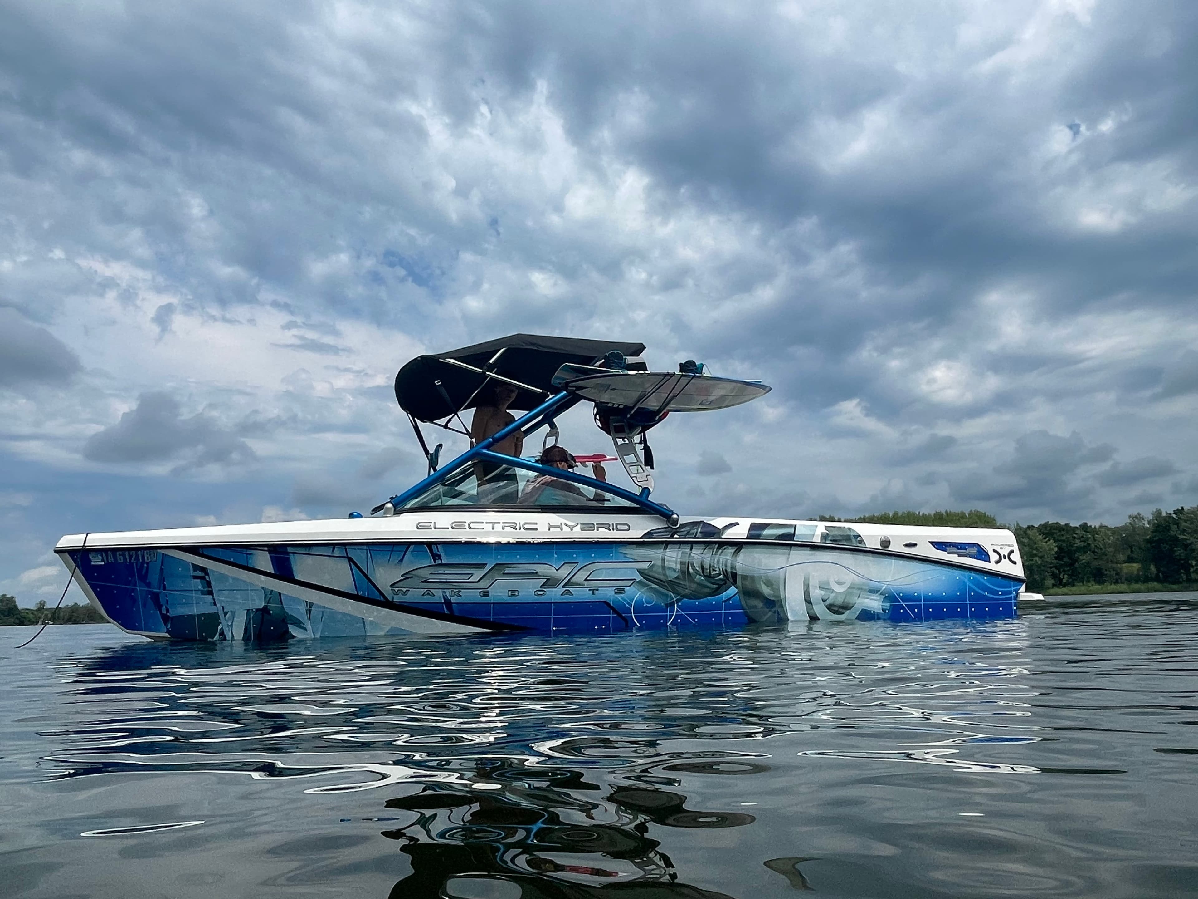 2017 Epic Wakeboats 23V thumbnail 1