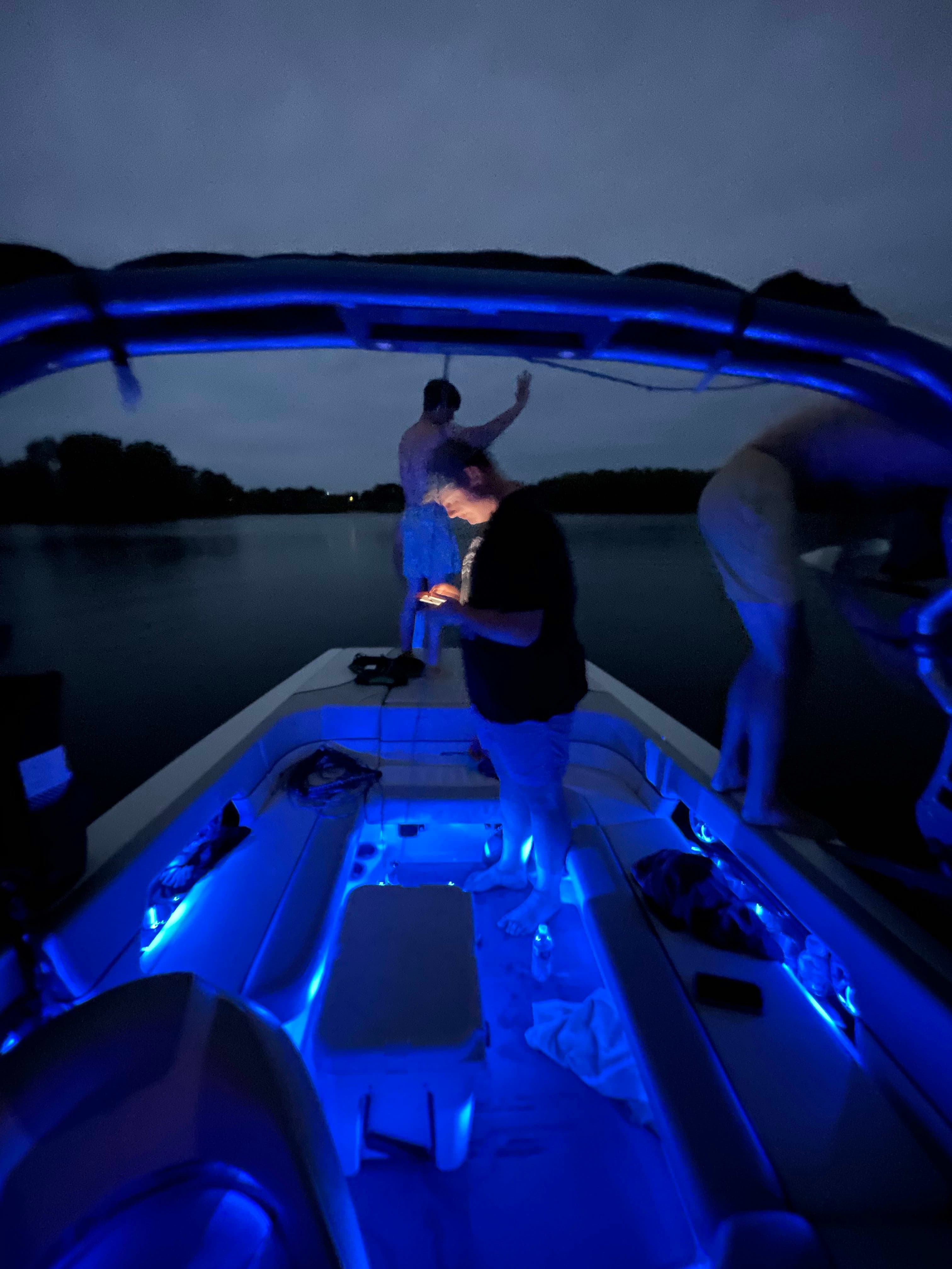 2017 Epic Wakeboats 23V thumbnail 2